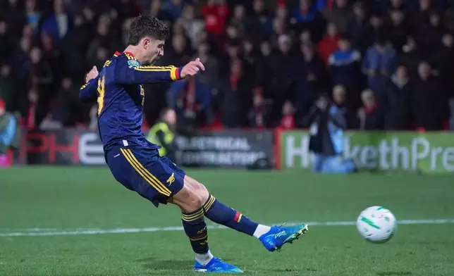 Arsenal's Kai Havertz scores on a penalty shootout during the English League Cup soccer match between Fleetwood Town and Arsenal in Fleetwood, England, Tuesday, Oct. 27, 2026. (AP Photo/Ian Hodgson)