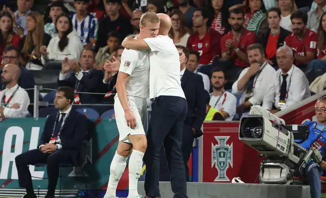 Norway head coach Stale Solbakken embraces Norway's Erling Haaland as he leaves the pitch after being substituted during the Nations League soccer match between Portugal and Norway in Porto, Portugal, Sunday, Oct. 4, 2026. (AP Photo/Luis Vieira)