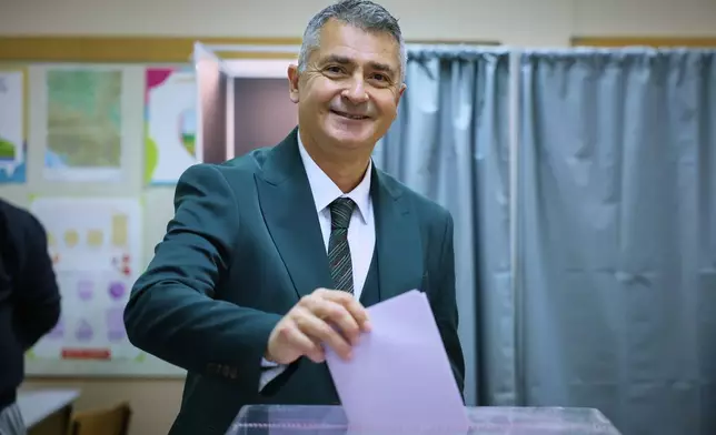 Students' List leader Ilija Srdanovic casts his vote in a parliamentary election in Novi Sad, Serbia, Sunday, Oct. 25, 2026. (AP Photo/Armin Durgut)