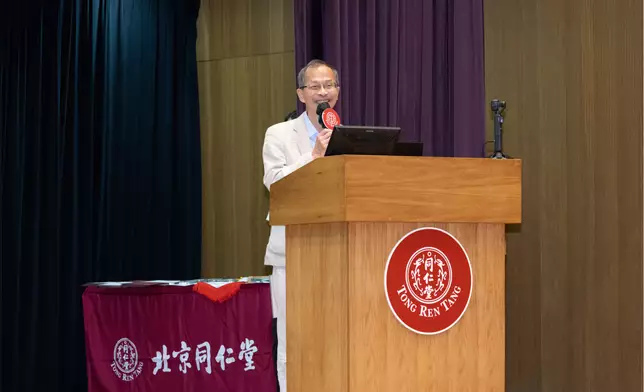 Mr. Tsang Yok-sing, Independent Non-Executive Director of Beijing Tong Ren Tang Chinese Medicine Company Limited, encouraged the student ambassadors to take their newly acquired Traditional Chinese Medicine (TCM) knowledge to heart. He inspired them to bring these insights back to their schools and communities, sharing the core TCM philosophy of preventive healthcare and wellness with families, peers, teachers, and elderly neighbours, thereby continuing their meaningful journey as young champions of Chinese medicine culture.