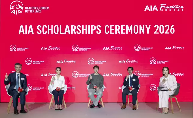Mr Alger Fung, Chief Executive Officer, AIA Hong Kong & Macau and Director of AIA Foundation (first from left), and Hong Kong foil fencer Mr Ryan Choi (third from left), together with AIA Scholar representatives, shared how they are taking action to create change.