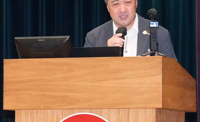 Mr. Yan Han, Chairman of the Board and Executive Director of Beijing Tong Ren Tang Chinese Medicine Company Limited, said that Beijing Tong Ren Tang will continue to promote Traditional Chinese Medicine (TCM) culture through its "Tong Ren Care" community health initiatives, while nurturing a new driving force of health advocates equipped with both cultural grounding and innovative mindsets to contribute to community well-being.