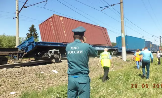 出軌貨運火車（圖片來源：AP）