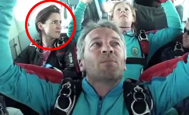 跳傘前（網上圖片）