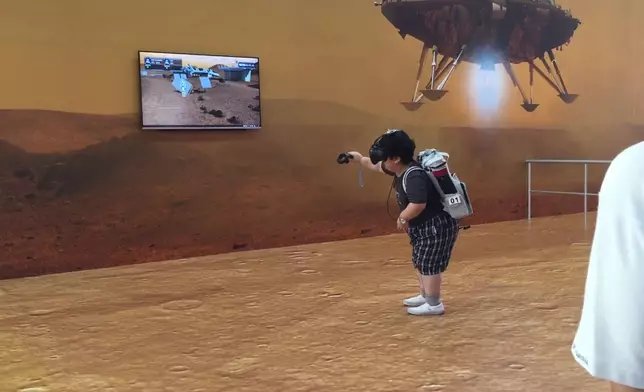 火星漫步VR體驗，分時段進行。（本網記者攝）