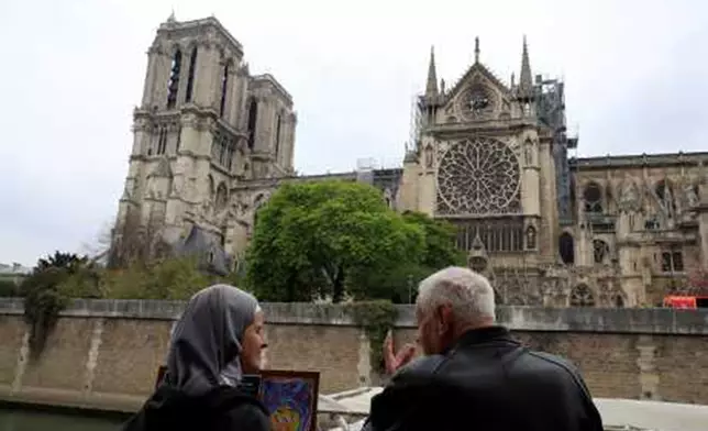 聖母院於4月15日晚上失火，木造屋架燒毀，尖塔亦倒塌。（資料圖片）