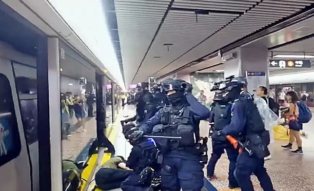 譚指自己在電視直播上目睹該恐襲式的殘暴鏡頭後感到極度不安、焦慮及恐懼。資料圖片