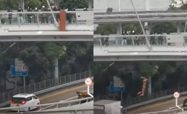 片段可見，理大天橋上有示威者掟雜物。 網上片段截圖