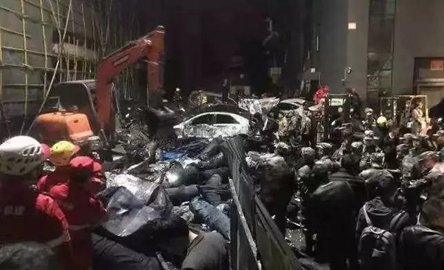 浙江海寧市一間印染廠污水罐發生爆炸後倒塌。（網上圖片）