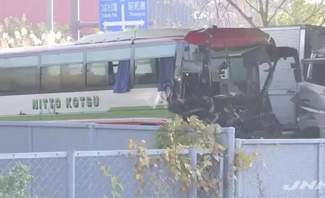 意外中一名50多歲高速巴士司機死亡。(網圖)