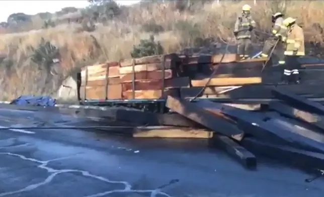 墨西哥公路重大車禍， 至少14死12傷。（網圖）