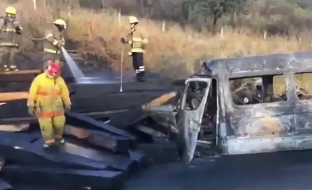 墨西哥公路重大車禍， 至少14死12傷。（網圖）