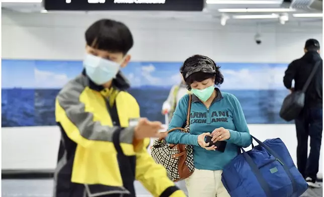 港府呼籲市民同心抗疫，密切留意政府發放的資訊，切勿被謠言誤導。