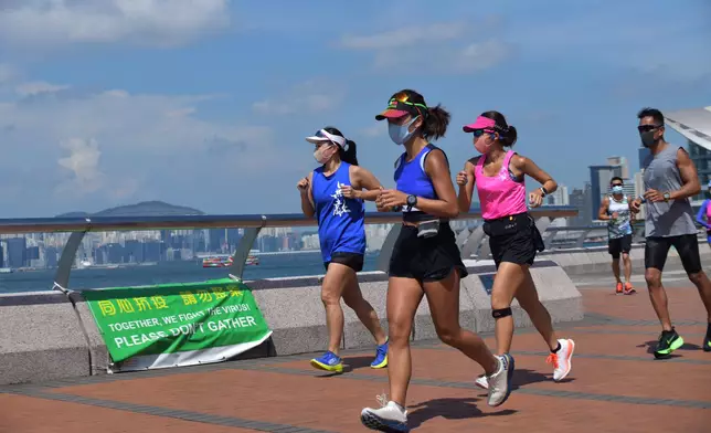 政府將容許戶外運動人士不需佩戴口罩。