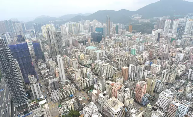 香港樓價及租金高企令市民難以負擔。資料圖片