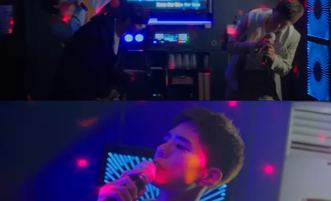 朴寶劍在《青春紀錄》中唱K爆咪熱唱BTS的歌曲（Netflix提供片段截圖）