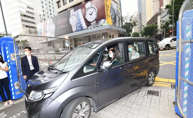 警方將疑犯扣查。資料圖片