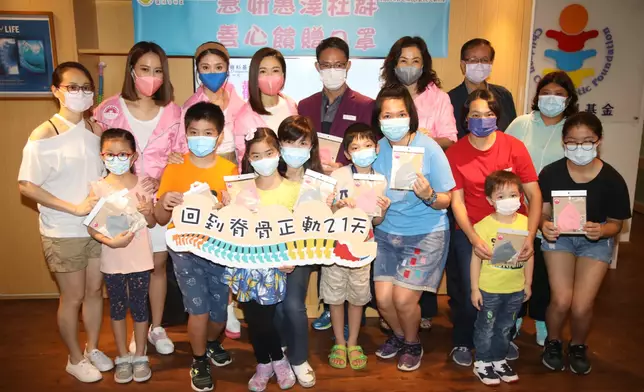 李施嬅、曹敏莉、翁嘉穗及唐麗球出席《慧妍雅集》捐贈重用口罩活動。