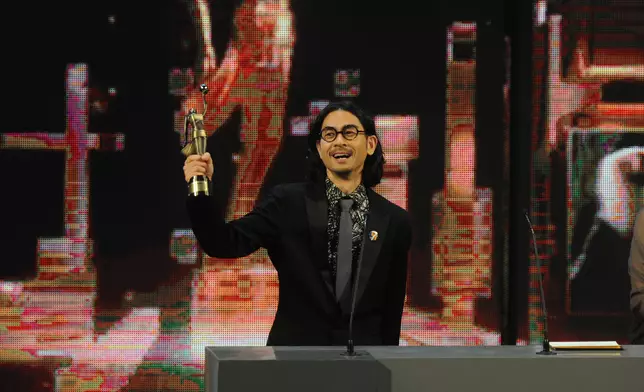 憑《狂舞派》黃修平獲得「香港電影金像獎—新晉導演」。