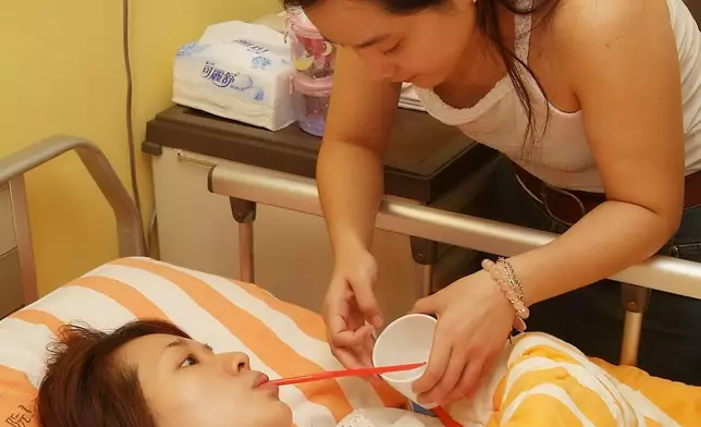 林志玲早在2015年於大連拍廣告時曾墜馬。