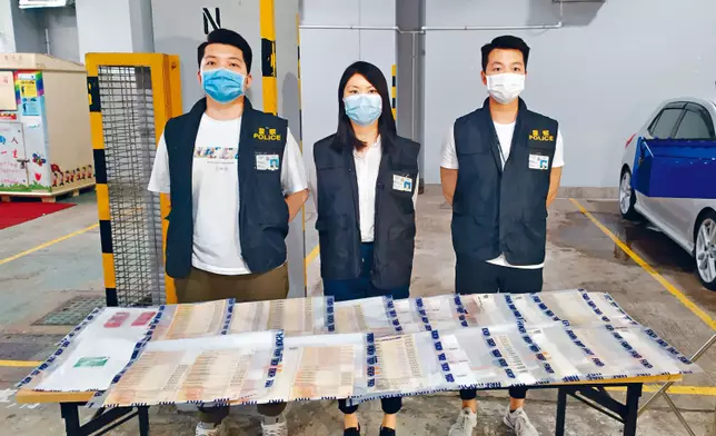 警方在其身上起回25萬元。