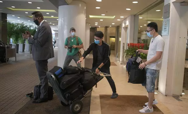 帝苑酒店住客全撤，所有制服男員工送往檢疫中心。