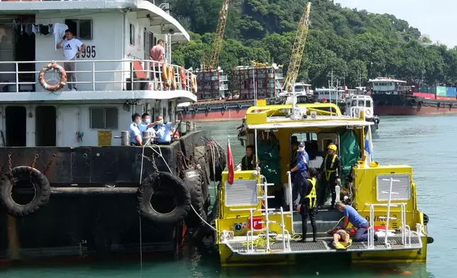 消防蛙人救起事主後證實不治。