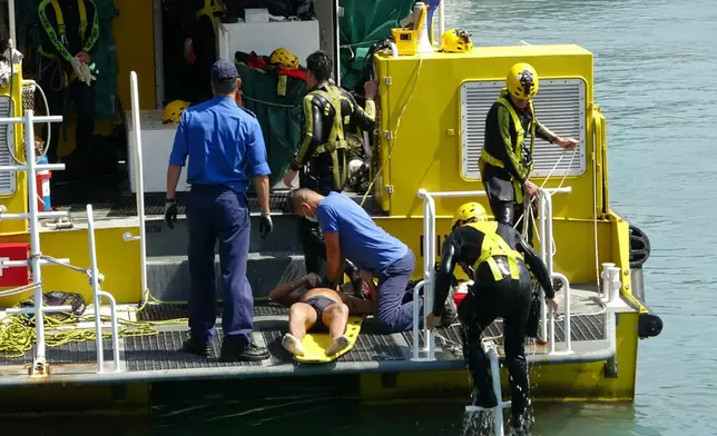 消防蛙人救起事主後證實不治。