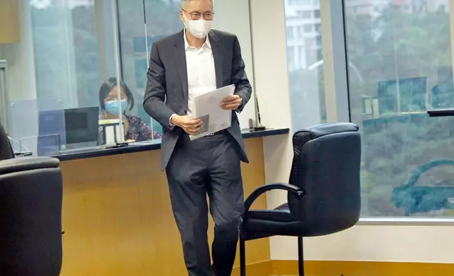 管浩鳴下午現身台北經濟文化辦事處。