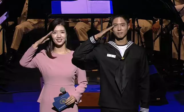 朴寶劍27日晚擔任《2020韓國海軍護國音樂會》的典禮司儀（影片截圖）