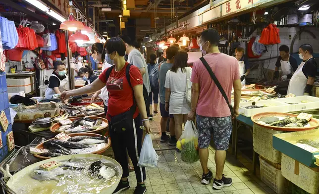 導遊會帶外國人逛街市及講解亞洲人飲食文化。資料圖片