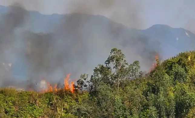 元朗山貝村附近發生山火。網民Ka Man Chan圖片
