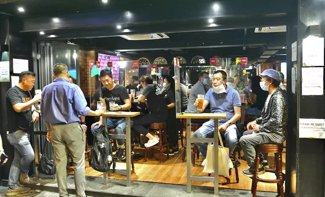 食肆（包括酒吧/酒館）堂食時間延長至凌晨2時。資料圖片