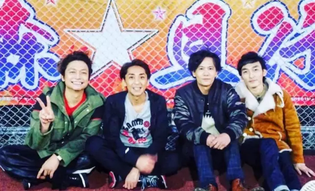 香取慎吾在社交平台分享與森且行、草彅剛及稻垣吾郎的舊合照恭賀舊隊友。