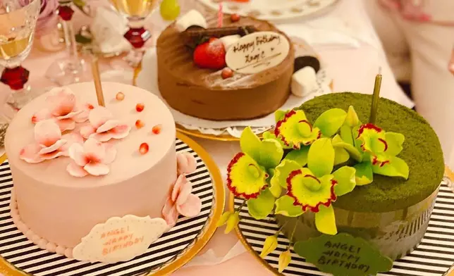 老公黃錦燊和一班好友準備了三個蛋糕為趙雅芝慶祝生日。