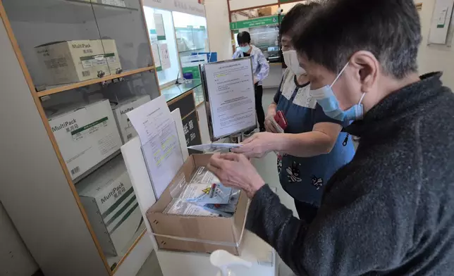 市民可於郵局辦公時間內前往索取樣本收集包，每名市民限取一包，派完即止，費用全免。