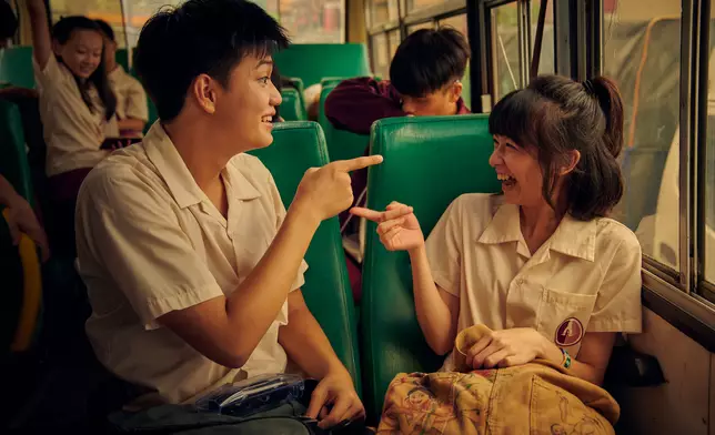 張誠對貝貝一見鍾情，發現女神被欺凌睇唔過眼。