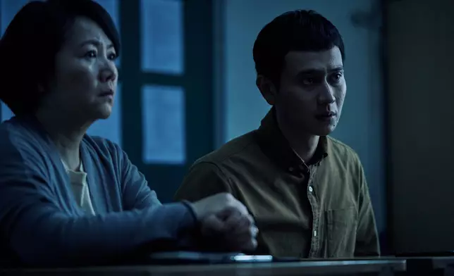 新老師王大軍(劉冠廷飾)好照顧學生，得知學校發生性侵事件非常憤怒。