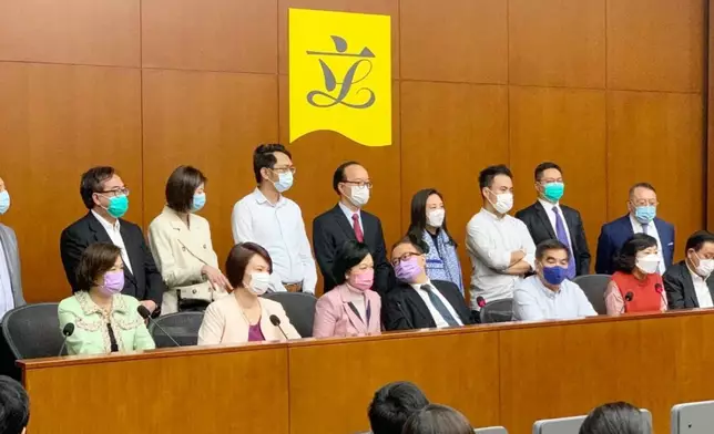 建制派批評民主派不負責任。