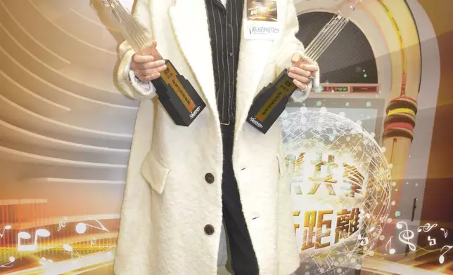 去年《新城勁爆頒獎禮》周柏豪奪「勁爆男歌手」獎及憑《讓愛高飛》奪「勁爆歌曲」獎。