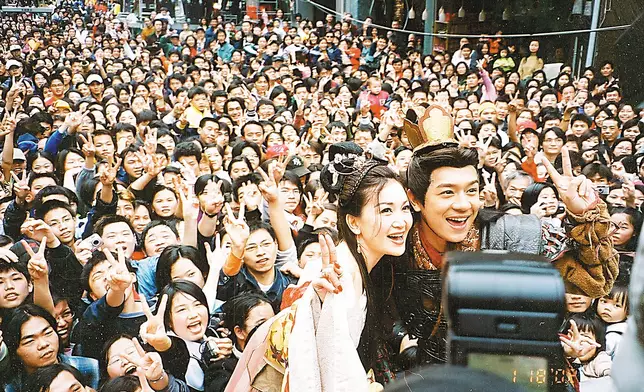 當年陳浩民與溫碧霞到台灣宣傳劇集《封神榜》，大受歡迎。
