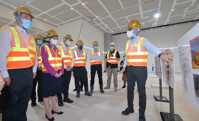 林鄭月娥視察博物館工程項目進度。政府新聞處圖片