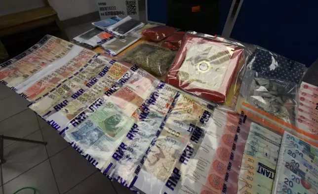 警方拘捕8人，涉嫌與2宗街頭騙案有關，涉及金額共30萬港元。