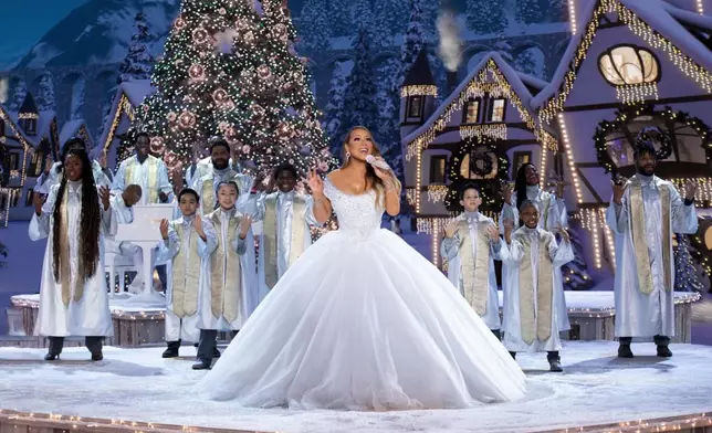 除了性感晚禮服，Mariah更以仙氣十足的白色長裙亮相。
