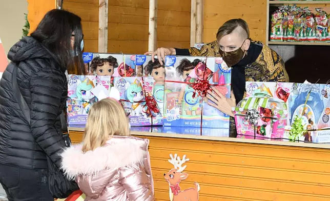 王妃在當地一個聖誕活動上向大家展示了她最新的造型。(網上圖片)