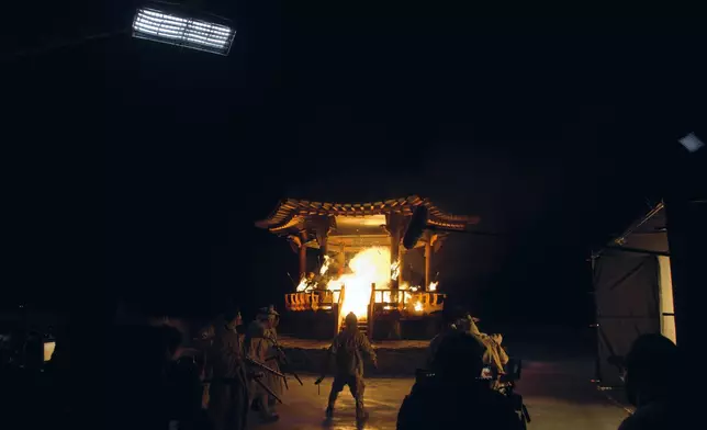 《屍戰朝鮮2》幕後花絮照，與事件無關(Netflix提供圖片)