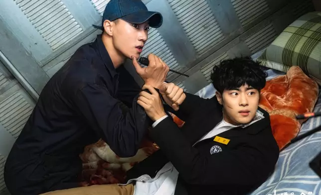 趙炳圭和李洪來在《驅魔麵館》中有多場對打戲（OCN Drama FB圖片）
