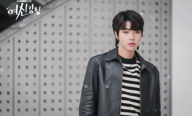 最近的《女神降臨》韓書竣一角令黃寅燁人氣再爆升（網上圖片）