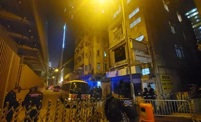 油麻地晚上突擊封區。