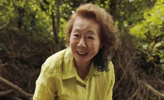 尹汝貞憑《Minari》奪得多個美國影評人協會選出的最佳女配角獎項（網上圖片）